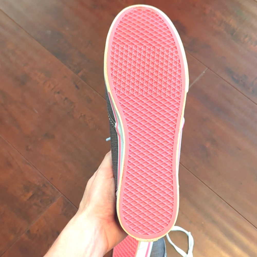 Vans - Picture 2 of 4